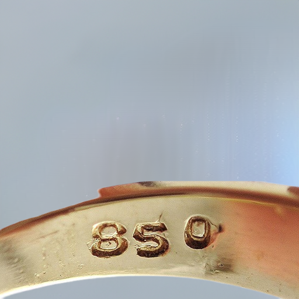 Gorgeous ~.50-.85ct Diamond & 18K Yellow Gold Ring