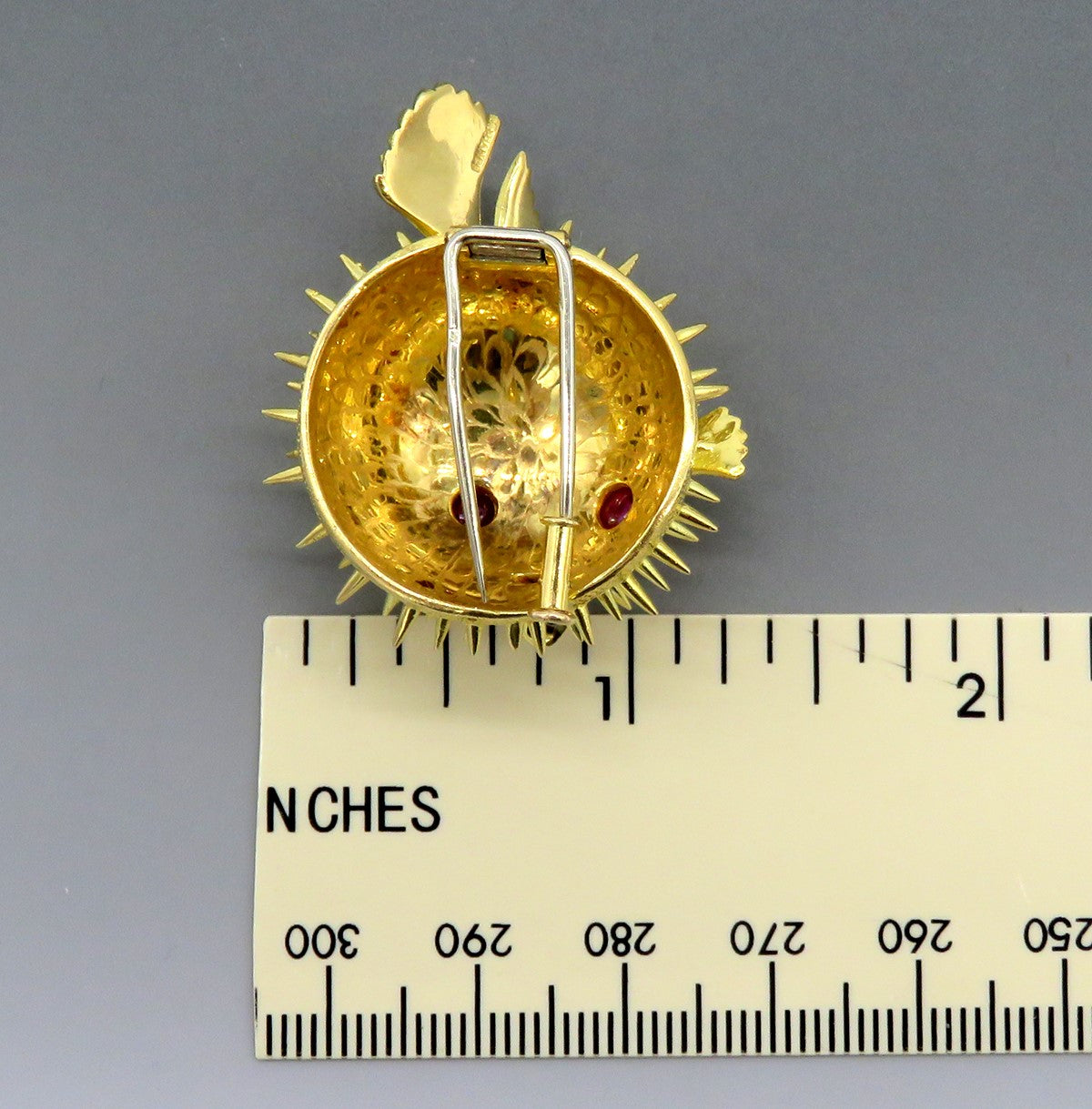 Exquisite VTG French 18k Yellow Gold Ruby Eye Pufferfish Puffer Fish Pin Brooch