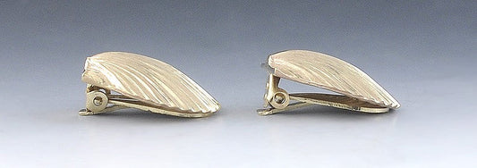 Realistic 14K Yellow Gold Seashell Earrings Shell Clip On