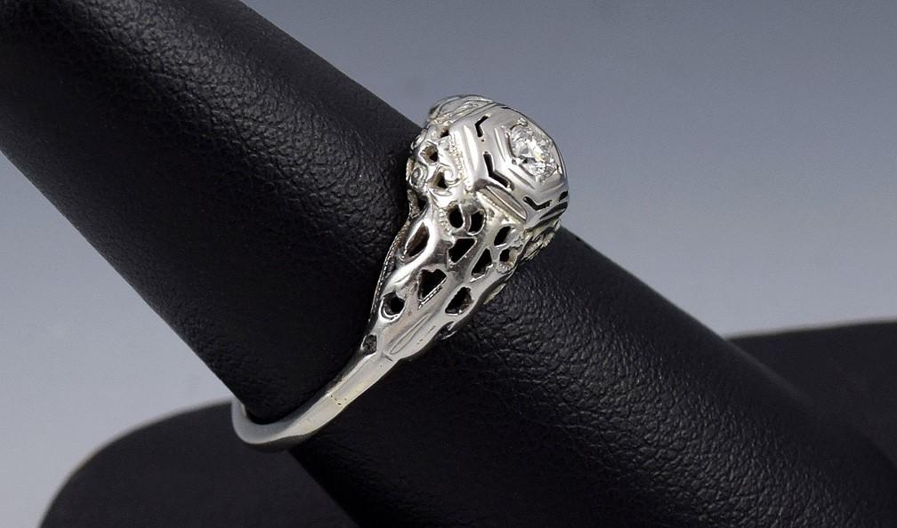 Delightful c1920s 14k White Gold Diamond Ring Filigree Band Size 7