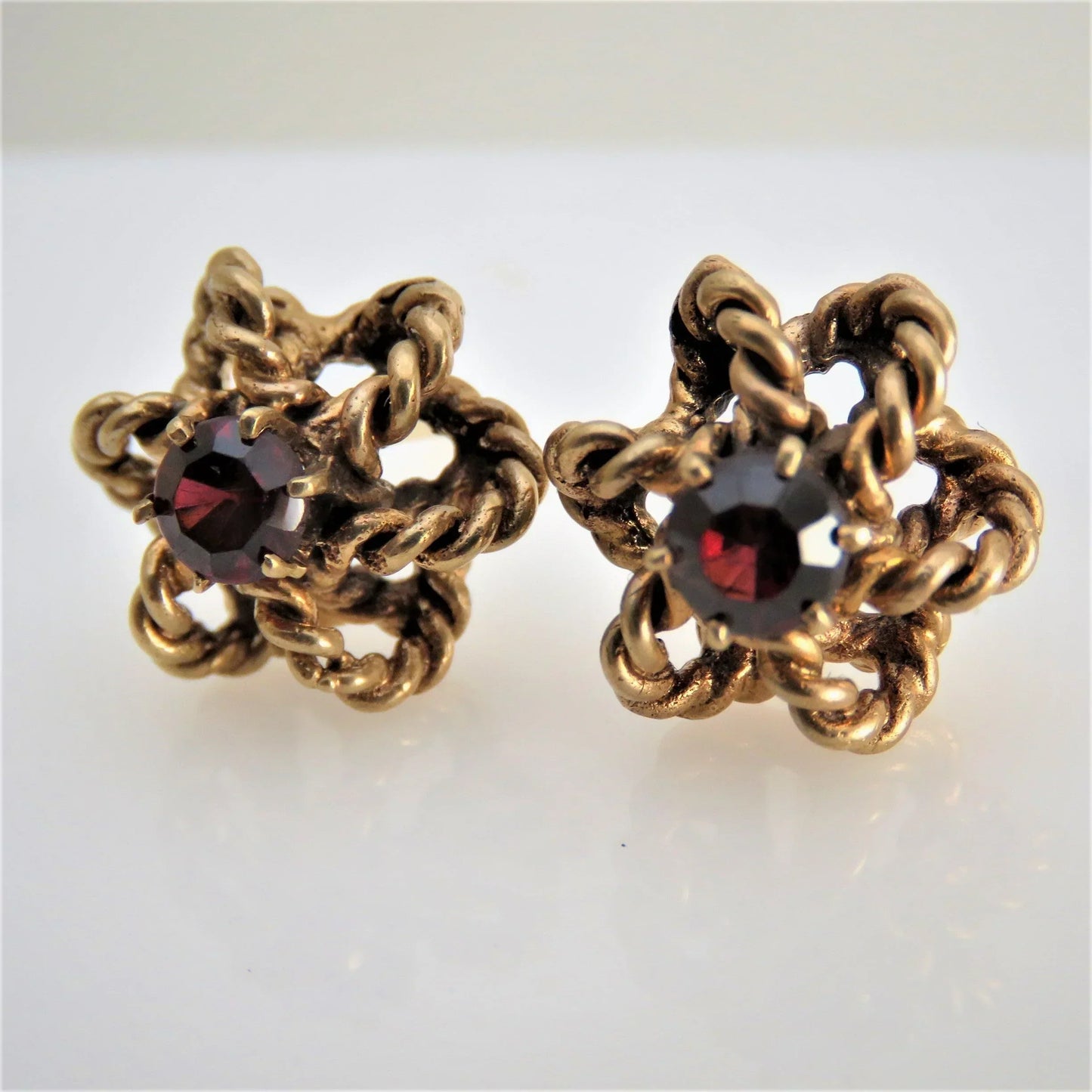 Beautiful Pair 14k Gold & Garnet Twisted Rope Earrings