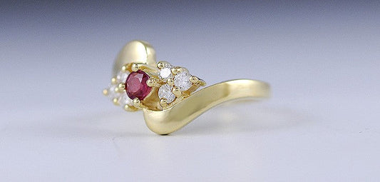 Stunning 18K Yellow Gold Red Ruby and Diamond Ring Size 4.25