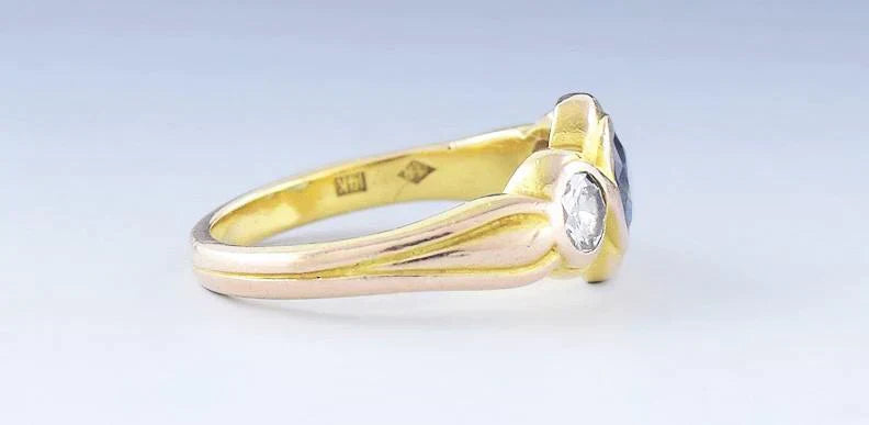 Attractive Vintage 14k Gold Diamond & Sapphire Ring