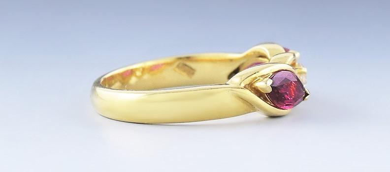 Beautiful 18k Yellow Gold Ruby & Diamond Ring sz 6 1/4