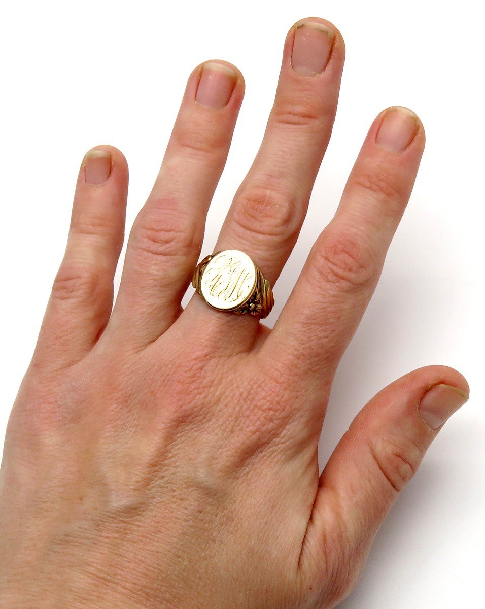 Antique Early 1900s American Yellow Gold Heavy Weight Signet Ring Floral Design