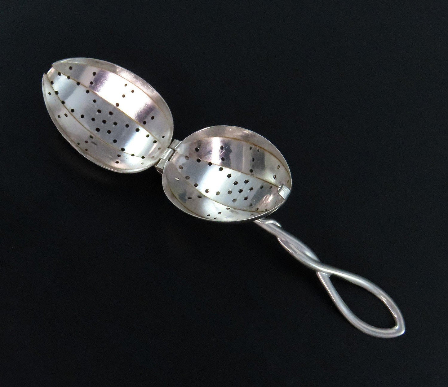 Nice Frank Whiting Sterling Silver Oval Round Tea Infuser 5 5/8 Inches