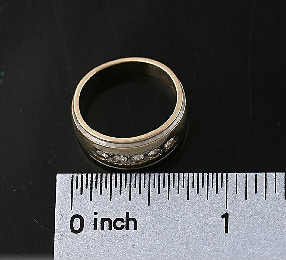 Attractive Vintage Two Tone 14K Gold & 5 Brilliant Diamond Ring