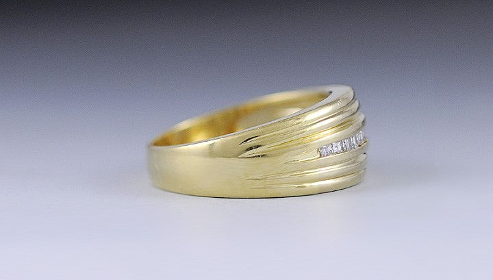 Threaded Band 18K Deep Yellow Gold & Sparkling Diamond Ring