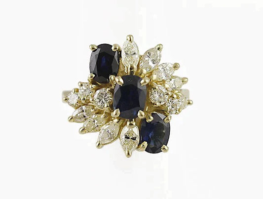 Eye Catching Modern 18K Gold Sapphire VS Diamond Ring