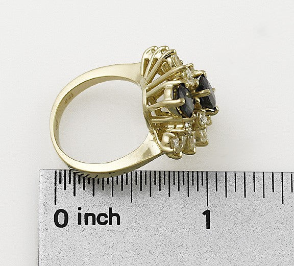 Eye Catching Modern 18K Gold Sapphire VS Diamond Ring