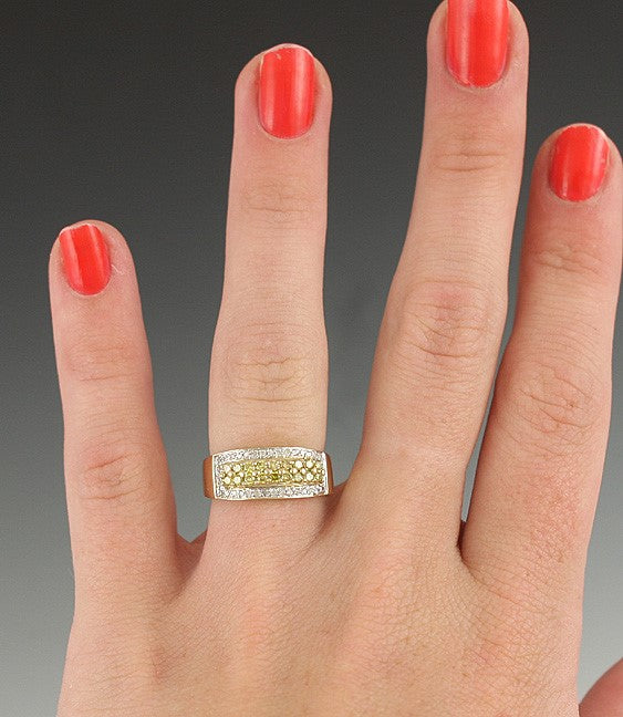 Stunning 10k Yellow Gold Colorful White Yellow Diamond Band Ring Size 6.25