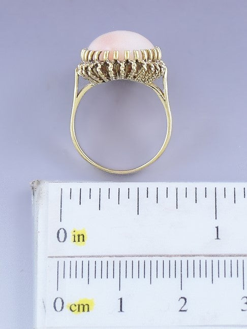 Lovely 18k Yellow Gold & Coral Pink Cabochon Ring Size 4.5