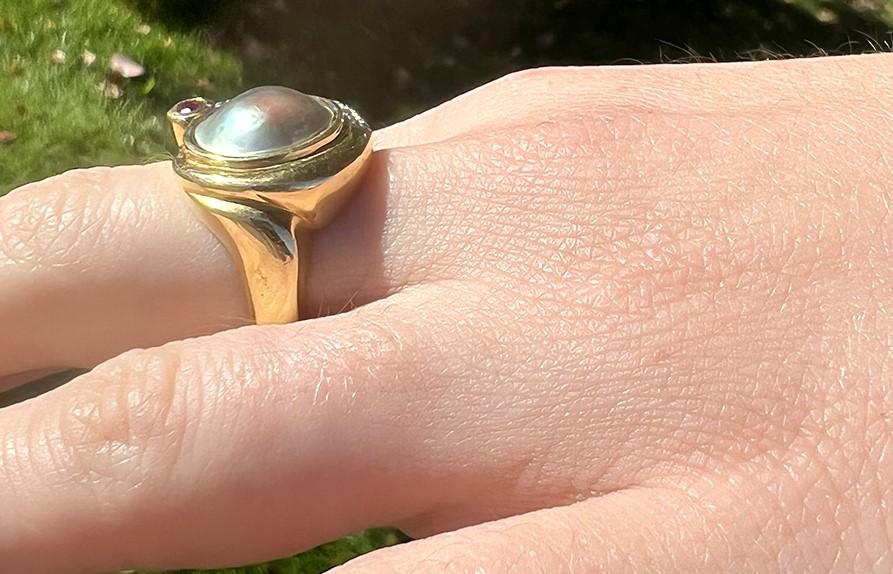 18k Yellow Gold Black Peacock Mabe Pearl Ruby Diamond Ring Michael Valitutti