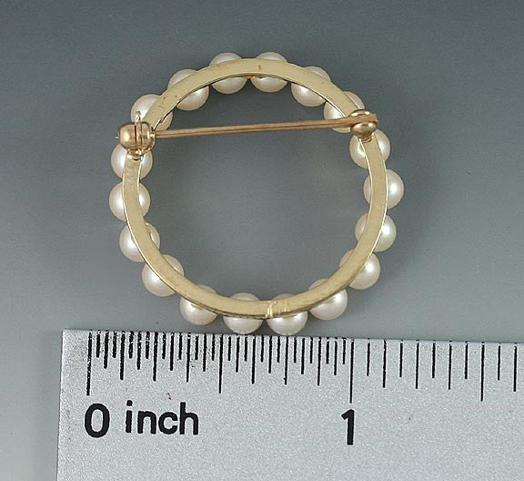 Elegant 14k Gold Pearl Circle Wreath Pin Modern Brooch