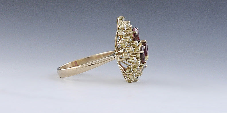 Fabulous 18k Yellow Gold Ruby Gemstone & Diamond Cluster Ring