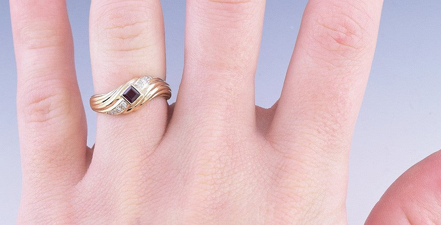 Stylish 18k Yellow Gold Ruby & Diamond Ring