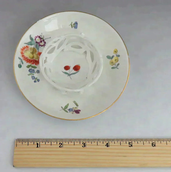 Antique c1790 Meissen Porcelain Painted Scattered Flowers Trembleuse Saucer