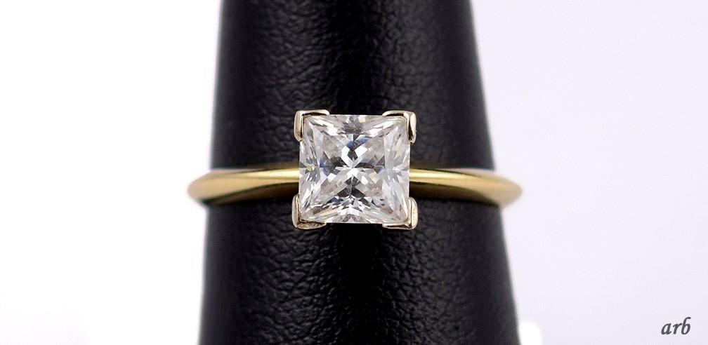 Sparkling 14k Yellow Gold and Simulated Radiant Cut Diamond Solitaire Ring Sz 6