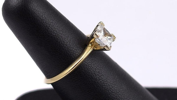 Sparkling 14k Yellow Gold and Simulated Radiant Cut Diamond Solitaire Ring Sz 6