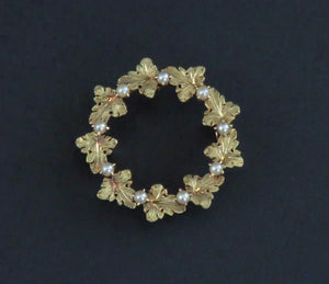 Antique Victorian 18K Yellow Gold and Natural Pearl Wreath Pin