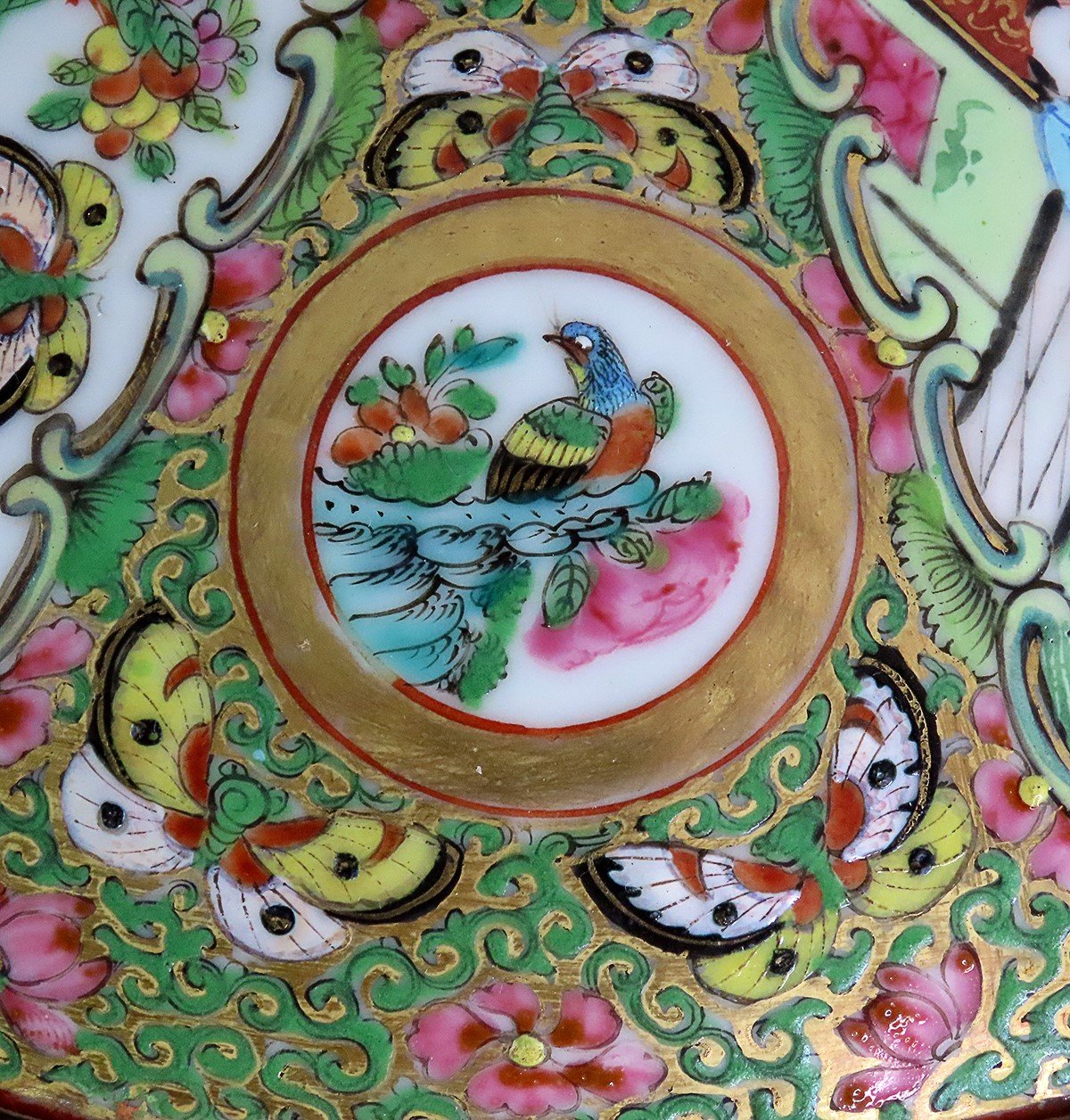 Lovely Chinese Export Porcelain Famille Rose Medallion Covered Dish c1860