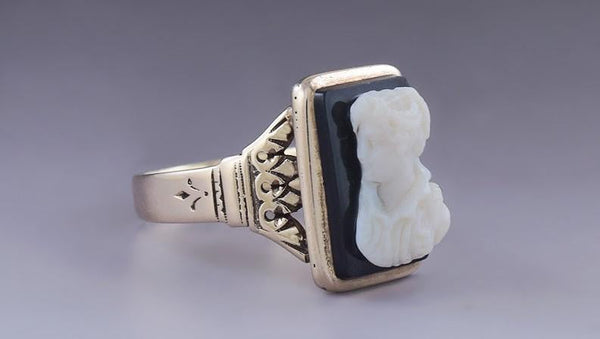 Elegant Antique Victorian 14k Gold Onyx Cameo Young Woman Ring 19th Century