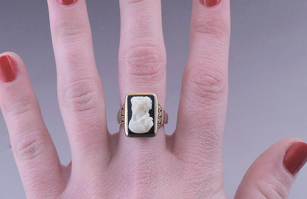 Elegant Antique Victorian 14k Gold Onyx Cameo Young Woman Ring 19th Century