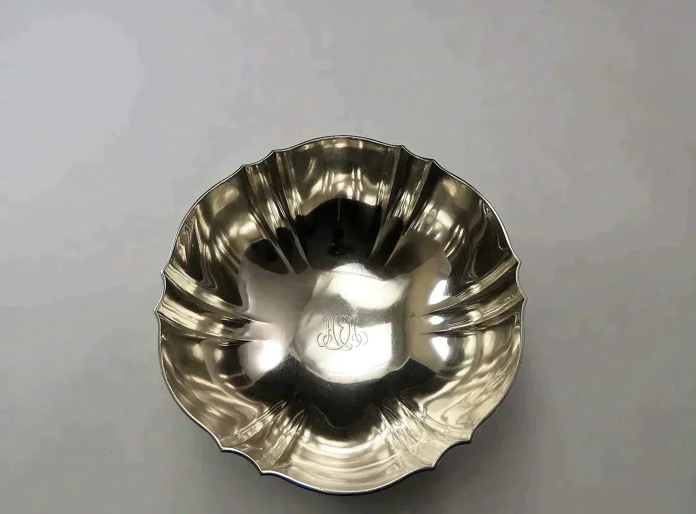 1907-1947 Elegant Tiffany & Co Sterling Silver Punch / Fruit Bowl