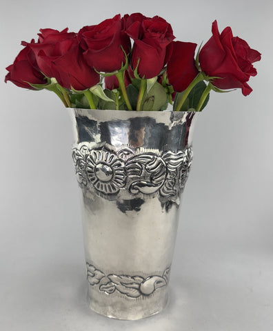 Beautiful VTG Peruvian Sterling Silver Hand Hammered Hand Chased Floral Vase