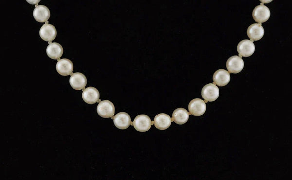 Lovely Genuine Pearl Beaded Necklace 14k Yellow Gold Clasp 24"