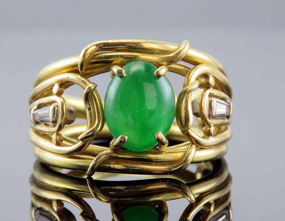 Gorgeous Unusual 18K Yellow Gold Jadeite Jade and Diamond Modern Ring