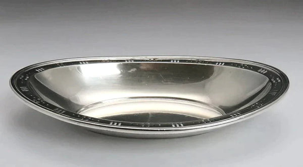 1907-1947 Lovely Tiffany & Co Sterling Silver Pierced Oval Bowl / Dish / Tray