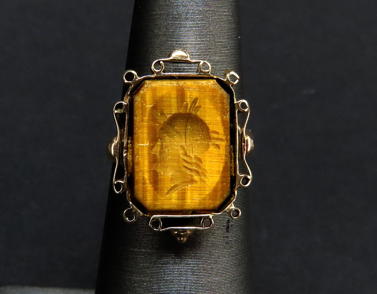 Beautiful Antique 10k Yellow Gold and Tiger's Eye Intaglio Ring w/ Roman Profile