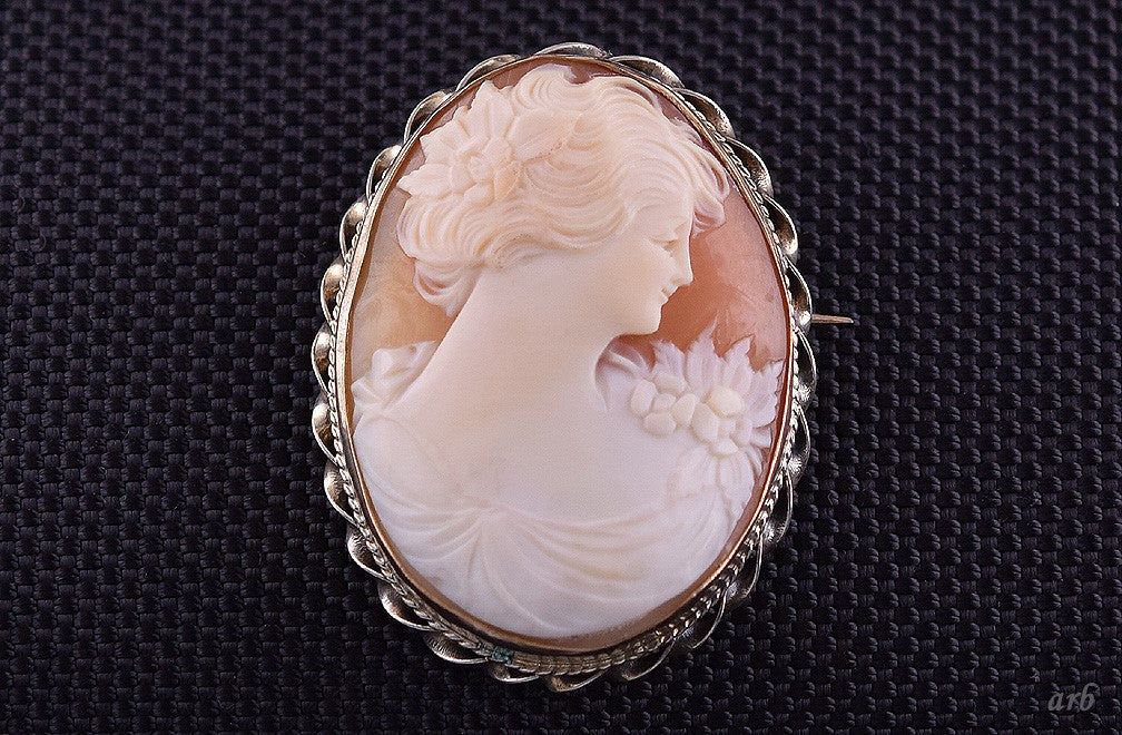 Nice Vintage 1930s Hand Carved Shell Cameo Pin of Woman w/ Flowers Gold Filled