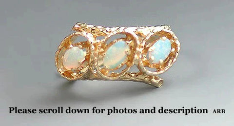 Beautiful Sparkling Three Stone Opal 10k Gold Ring Size 6