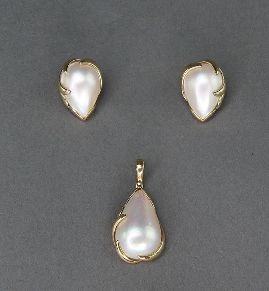 Classy 14k Yellow Gold Pendant w Earrings Set Mabe Pearl Teardrop Wave Design