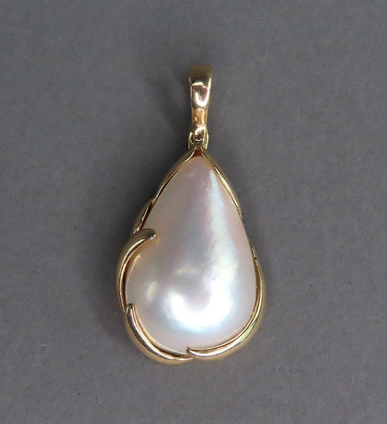 Classy 14k Yellow Gold Pendant w Earrings Set Mabe Pearl Teardrop Wave Design