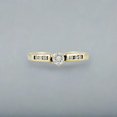 Elegant 14K Yellow Gold and Diamond Ring Size 6.25