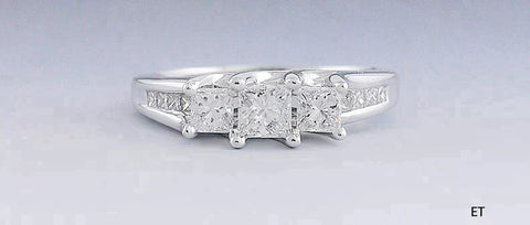 Stunning 14K White Gold & .82ct Princess Diamond Ring Size 7.5
