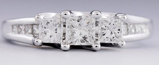 Stunning 14K White Gold & .82ct Princess Diamond Ring Size 7.5