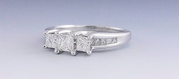 Stunning 14K White Gold & .82ct Princess Diamond Ring Size 7.5