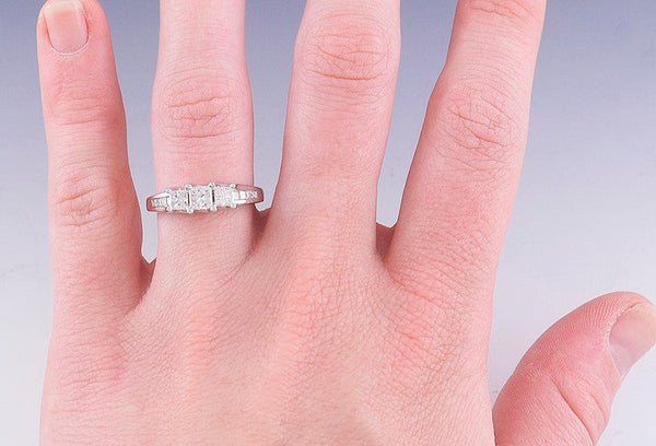 Stunning 14K White Gold & .82ct Princess Diamond Ring Size 7.5