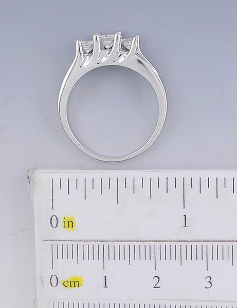 Stunning 14K White Gold & .82ct Princess Diamond Ring Size 7.5