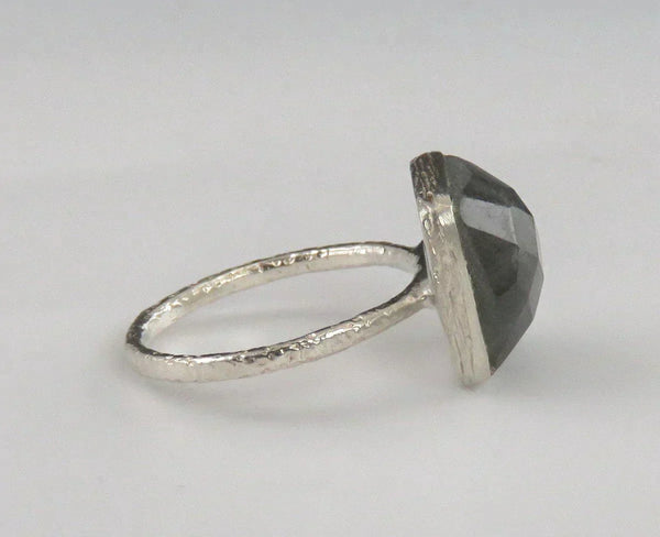 Stunning Sterling Silver and Labradorite Ring Size 8