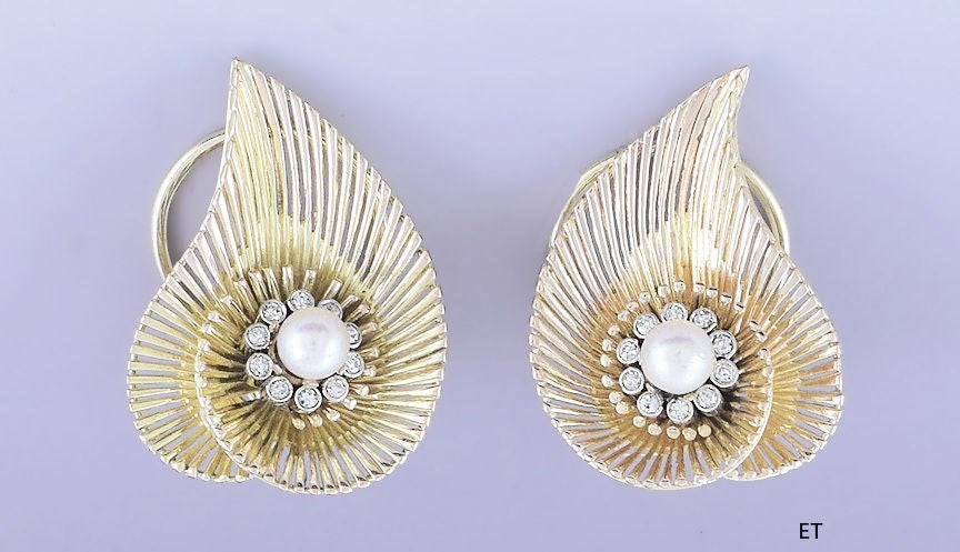 Attractive Pair 18k Gold Diamond & Pearl Leaf Clipback Earrings