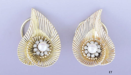 Attractive Pair 18k Gold Diamond & Pearl Leaf Clipback Earrings