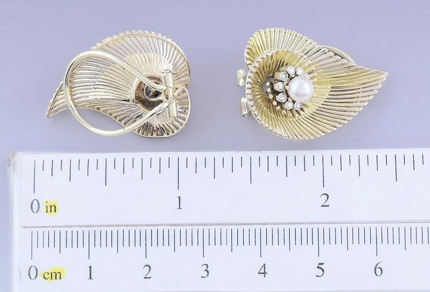 Attractive Pair 18k Gold Diamond & Pearl Leaf Clipback Earrings