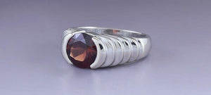 Stylish 14K White Gold & Garnet Gemstone Ring Size 6.5