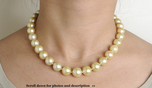 Lovely South Sea Graduated Golden Pearl Strand 18K White Gold Diamond Clasp