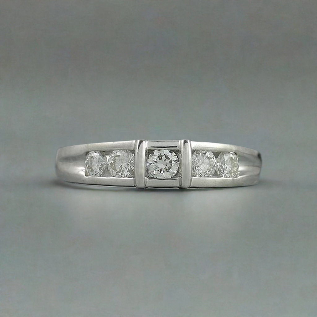 Quality Modern High Grade Platinum & Diamond Ring